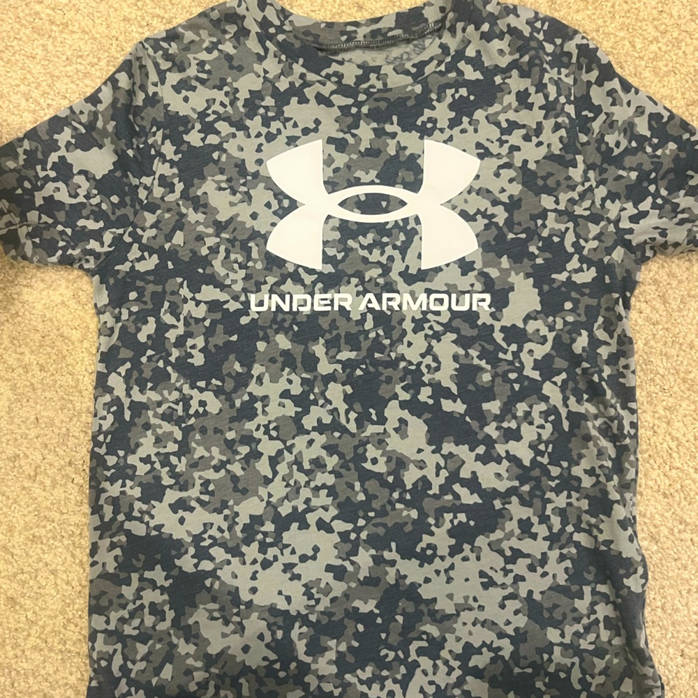 Boys Under Armour tshirt.